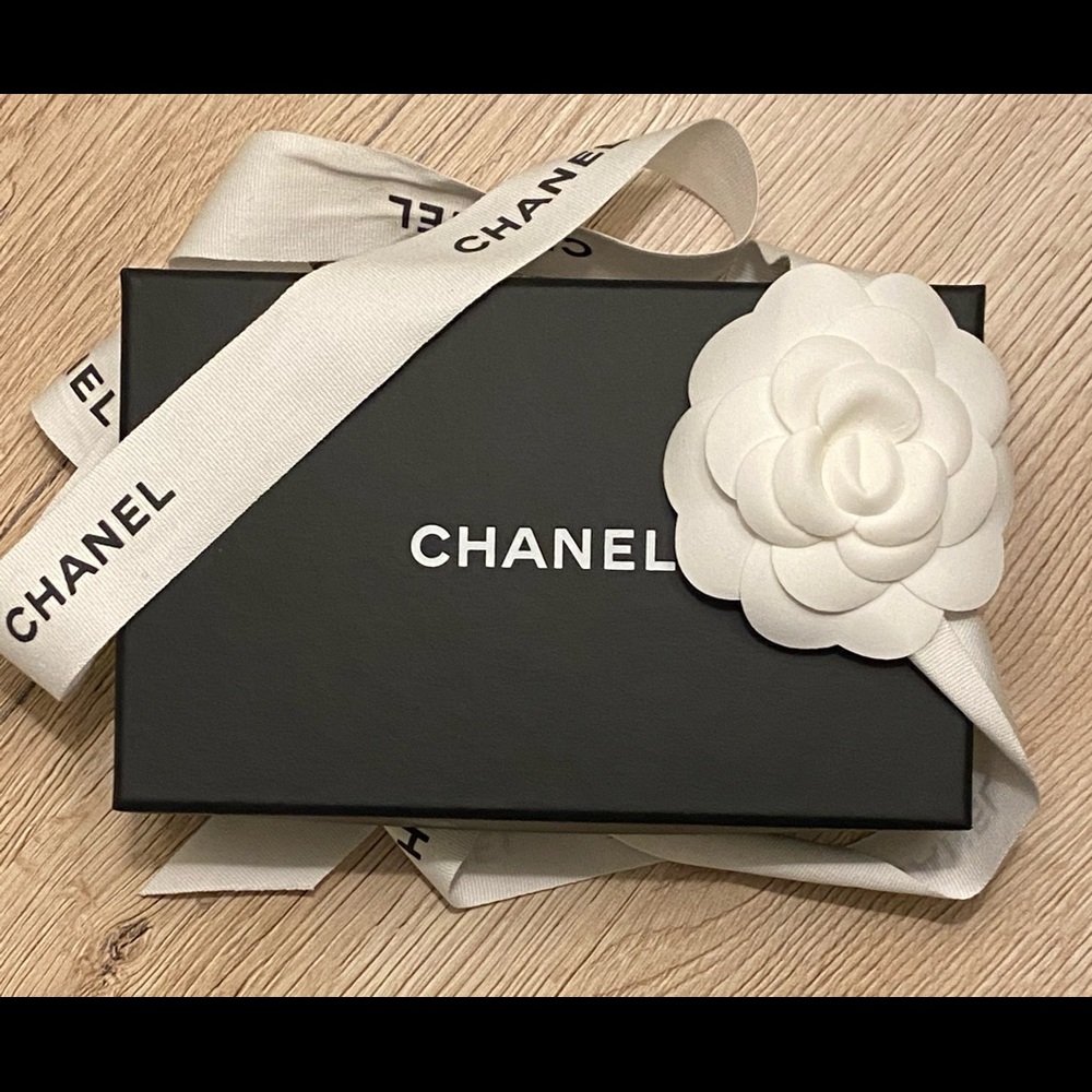 Chanel Stringray Cardholder - Picture 9 of 10